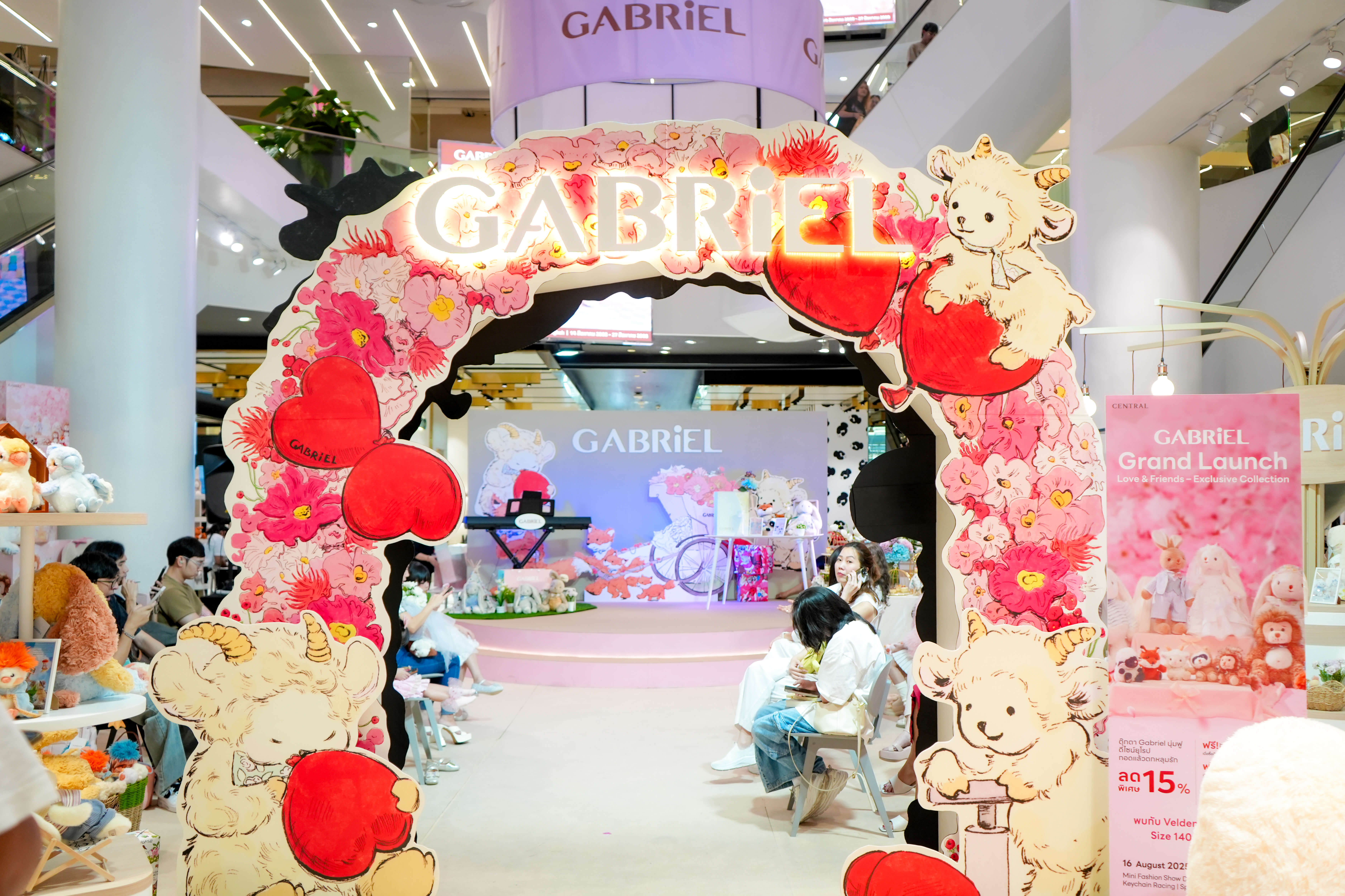 Gabriel Appears at Thailand High-End Family Expo, Smaller Conference Showcases New Seasonal Inspiration.